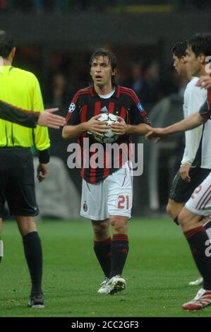 Mailand Italien , 02. Mai 2007, 'SAN SIRO' Stadion, UEFA Champions League 2006/2007, AC Mailand - FC Manchester United: Andrea Pirlo während des Spiels Stockfoto