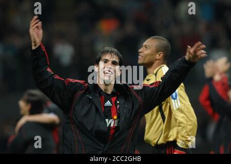Mailand Italien , 02. Mai 2007, 'SAN SIRO' Stadion, UEFA Champions League 2006/2007, AC Mailand - FC Manchester United: Kaka feiern den Sieg am Ende des Spiels Stockfoto