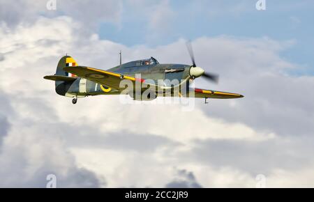 1941 Hawker Sea Hurricane "Z7015" in der Luft auf Shuttleworth Drive-in Airshow Am 2. August 2020 Stockfoto