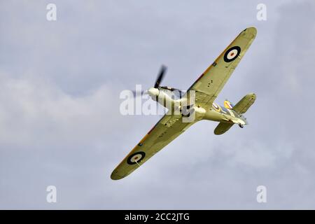 1941 Hawker Sea Hurricane "Z7015" in der Luft auf Shuttleworth Drive-in Airshow Am 2. August 2020 Stockfoto