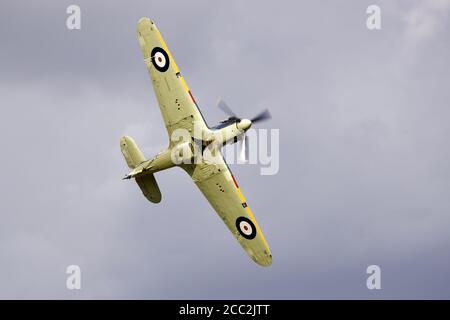 1941 Hawker Sea Hurricane "Z7015" in der Luft auf Shuttleworth Drive-in Airshow Am 2. August 2020 Stockfoto