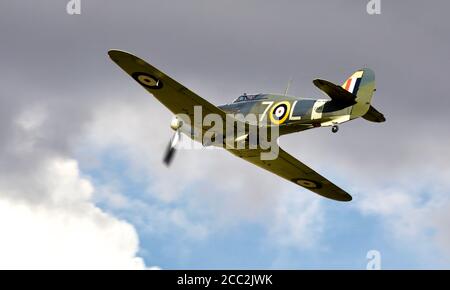 1941 Hawker Sea Hurricane "Z7015" in der Luft auf Shuttleworth Drive-in Airshow Am 2. August 2020 Stockfoto