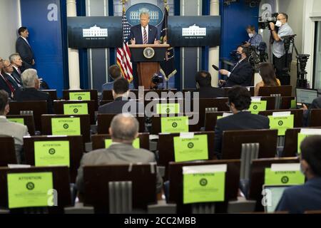 Washington, Vereinigte Staaten Von Amerika. August 2020. Präsident Donald J. Trump beantwortet eine reporterÕs-Frage während einer Pressekonferenz Mittwoch, 12. August 2020, im James S. Brady Press Briefing Room des Weißen Hauses Menschen: Präsident Donald Trump Kredit: Storms Media Group/Alamy Live News Stockfoto