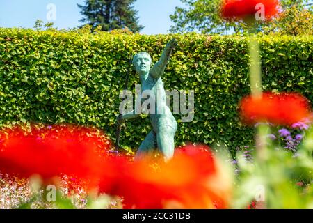 Der Grugapark, Essen, Botanischer Garten, Park für Freizeit und Erholung, Kunstwerk Javelin Werfer 1937, in Lindenrund, NRW, Deutschland Stockfoto