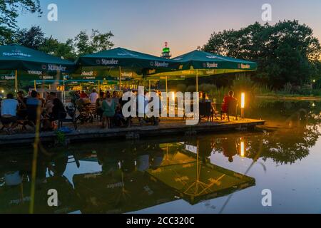 Grugapark, Biergarten Wassergarten, am Haupteingang, Grugaturm, Essen, Deutschland Stockfoto