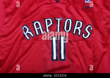 Red Toronto Raptors Jersey Reebok Nummer 11 von TJ Ford, bevor sie nach San Antonio gehandelt. Stockfoto