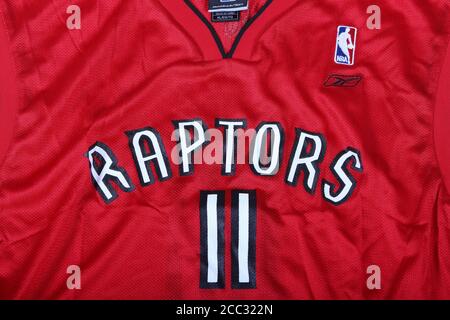 Red Toronto Raptors Jersey Reebok Nummer 11 von TJ Ford, bevor sie nach San Antonio gehandelt. Stockfoto