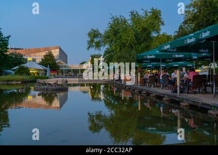 Grugapark, Biergarten Wassergarten, am Haupteingang, Grugahalle, Essen, Deutschland Stockfoto