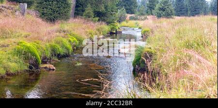 Panoramalandschaft mit Fluss Jizerka - Isergebirge, Isergebirge, Tschechien Stockfoto