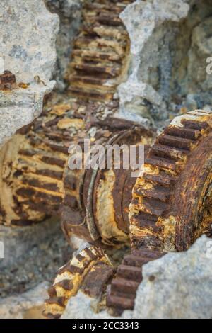 Nahaufnahme von rostigen alten rostigen Zahnrädern Stockfoto