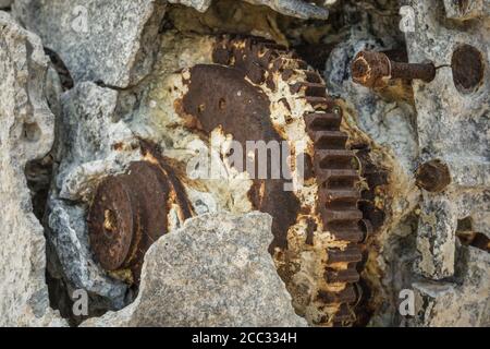 Nahaufnahme von rostigen alten rostigen Zahnrädern Stockfoto