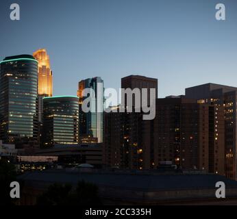 Minneapolis Minnesota AbendSkyline Stockfoto