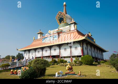 Lumbini, Nepal - der große Drigung Kagyud Lotus Stupa (Deutscher Tempel) in Lumbini, Nepal. Stockfoto