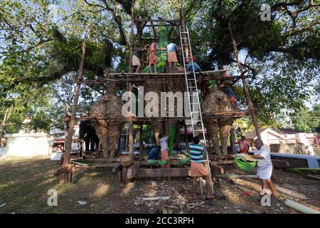 Neelamperoor Padayani am Neelamperoor Palli Bhagavathi Tempel, Alappuzha. Padayani ist ein traditioneller Volkstanz und eine rituelle Kunstform. Stockfoto