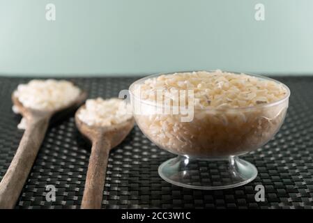 Weißer Mais für Canjica. Gericht in verschiedenen Regionen Brasiliens bekannt, kann Hominy weiß oder gelb sein, wenn mit Mais hergestellt. Es hat mehrere Vorteile für unsere Stockfoto