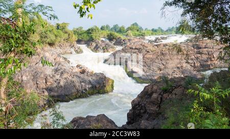 Champasak, Laos - Li Phi Falls (Tat Somphamit) am Mekong Fluss. Eine berühmte Landschaft im Mekong Fluss, 4000 Inseln, Champasak Provinz, Stockfoto