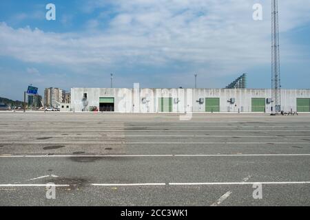 Aarhus Jütland Dänemark 26. August 2019 - Ferry Maintenance Building In Aarhus Wharf an einem sonnigen Sommernachmittag Stockfoto