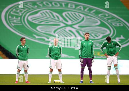 Celtic's Callum McGregor (links), Scott Brown, Torhüter Vassilis Barkas und NIR Bitton (rechts) vor dem Auftakt während des UEFA Champions League Qualifying First Round Match in Celtic Park, Glasgow. Stockfoto