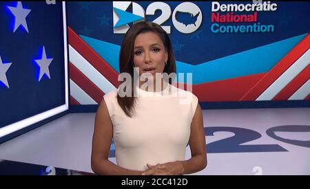 In diesem Bild aus dem Video-Feed der Democratic National Convention eröffnet die amerikanische Schauspielerin Eva Longoria am Montag, den 17. August 2020, die erste Nacht der Convention.Quelle: Democratic National Convention via CNP /MediaPunch Stockfoto