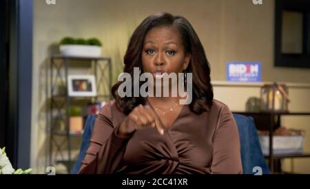 In diesem Bild aus dem Video-Feed der Democratic National Convention eröffnet die amerikanische Schauspielerin Eva Longoria am Montag, den 17. August 2020, die erste Nacht der Convention.Quelle: Democratic National Convention via CNP /MediaPunch Stockfoto