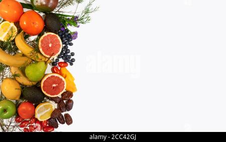 Sammlung von frischem Obst und Gemüse isoliert auf weißem Hintergrund. Design-Vorlage für breites Layout mit freiem Platz für Text. Stockfoto