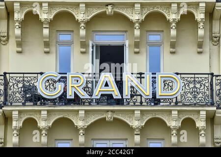 13. August 2020, Brighton, Großbritannien: Das Schild am Grand Hotel in Brighton in East Sussex. (Bild: © Dave Rushen/SOPA Images via ZUMA Wire) Stockfoto