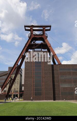 18. August 2020, Nordrhein-Westfalen, Essen: Der Wendeturm der Zeche Zollverein. Bundeskanzlerin Angela Merkel wird am Dienstag in NRW zu Gast sein und gemeinsam mit Ministerpräsident Laschet (CDU) auch die Zeche Zollverein besuchen. Foto: Oliver Berg/dpa Stockfoto