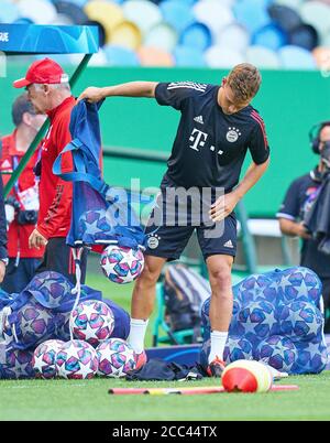 Lissabon, Portugal. 2020. Aug 08. firo Champions League 18/2020 Training FC Bayern München München München München München München Joshua KIMMICH, FCB 32 Fotograf: Peter Schatz/Pool/via/firosportphoto weltweite Nutzung Kredit: dpa/Alamy Live News Stockfoto