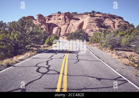 Panoramastraße im Colorado National Monument Park, farbiges Bild, Colorado, USA. Stockfoto