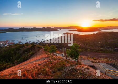 Coron Stadt Luftaufnahme bei Sonnenuntergang, Busuanga Insel in Palawan Provinz auf den Philippinen Stockfoto