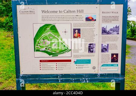 Edinburgh Schottland 5. Aug 2020 Nahaufnahme Infotafel an Calton Hill National Monument Stockfoto