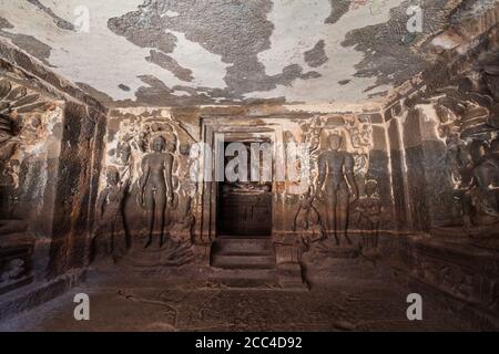 Reliefschnitzereien in Kailasa oder Kailash Tempel in den Ellora Höhlen in Maharashtra, Indien Stockfoto