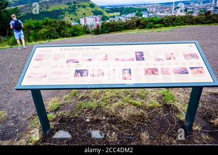 Edinburgh Schottland 5. Aug 2020 Nahaufnahme Infotafel an Calton Hill National Monument Stockfoto