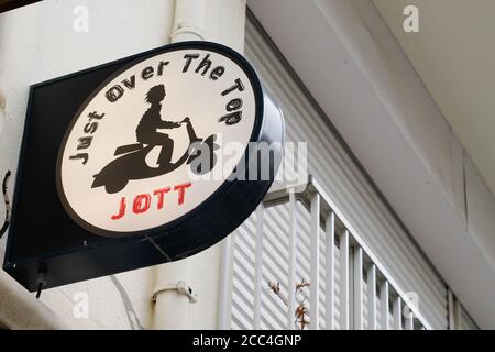 Bordeaux , Aquitaine / Frankreich - 08 10 2020 : jott Zeichen Text und Roller-Logo von etwas über der Top-Shop Beschilderung der französischen Shop-Kette Stockfoto