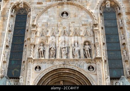 Kathedrale von Como, Westansicht im historischen Zentrum von Como, Italien Stockfoto