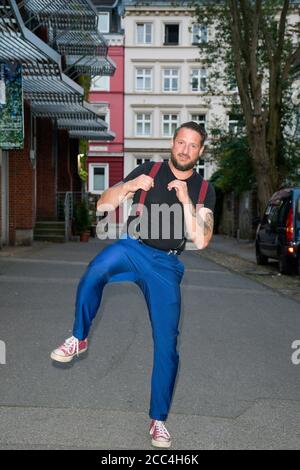 Hundepfleger Gerd Schuster, Die Rüden, Zeise Kino, Hamburg, Altona, 17.08.2020 Stockfoto