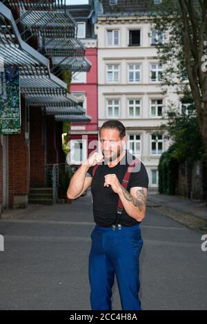 Hundepfleger Gerd Schuster, Die Rüden, Zeise Kino, Hamburg, Altona, 17.08.2020 Stockfoto