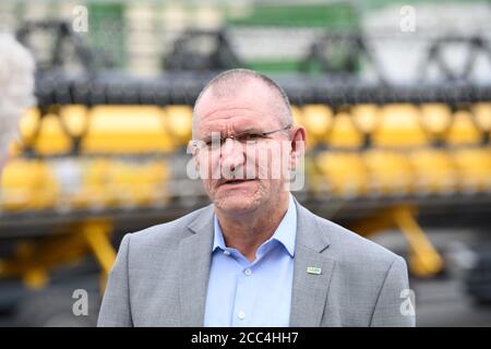 18. August 2020, Brandenburg, Niedergörsdorf/ OT Oehna: Henrik Wendorff, Präsident des Landesbäuerverbandes Brandenburg, spricht nach einer Pressekonferenz zur Erntebilanz 2020. Foto: Soeren Sache/dpa-Zentralbild/ZB Stockfoto