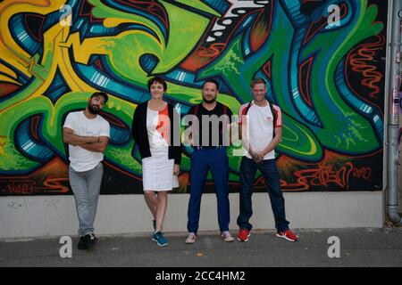 Darsteller Ibrahim Al-Khalil, Sabine Winterfeldt, Hundepfleger Gerd Schuster, Darsteller Konstantin-Philippe Benedikt, Die Rüden, Zeise Kino, Hamburg, Stockfoto