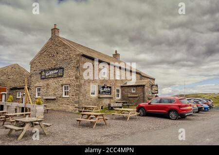 03.08.2020 Tan Hill, Richmond, North Yorkshire, UKDas Tan Hill Inn ist der höchste Pub in Großbritannien auf 1732 Fuß über dem Meeresspiegel und steht auf der Spitze des Pen Stockfoto