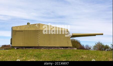 Alter 150 mm Kanon bei Stevnsfortet, Stevnsfort Cold war Museum, Dänemark Stockfoto