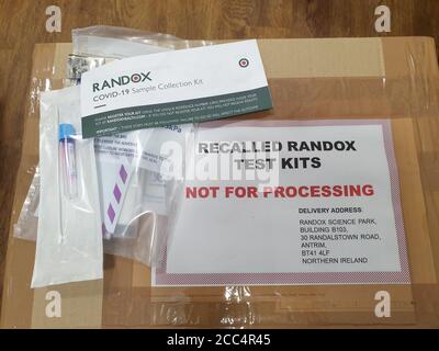 Zurückgerufene randox veröffentlichte covid-19-Testkits, die zur Rückgabe verpackt wurden Zu Randox Stockfoto