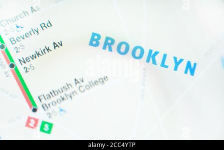 Brooklyn District auf New York City U-Bahn-Karte auf dem Smartphone-Bildschirm. Stockfoto