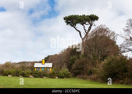 'Holiday Home' von Richard Woods, Tremenheere Sculpture Garden, Penzance, Cornwall, Großbritannien. Stockfoto