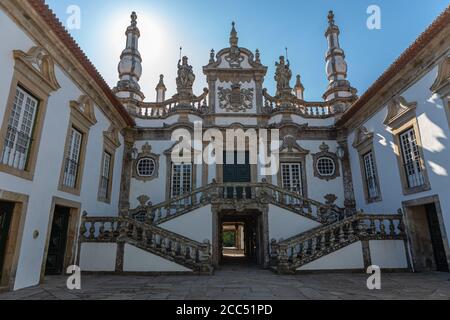 Vila Real / Portugal - 08 01 2020: Blick auf das Außengebäude Solar de Mateus, ikonisch des portugiesischen Barock aus dem 18. Jahrhundert Stockfoto