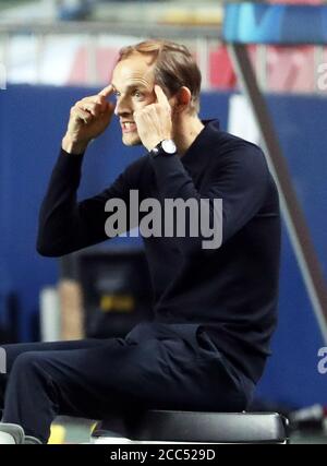 Lissabon, Lissabon, Portugal, 18. August 2020. Thomas TUCHEL, PSG Trainer gestikulieren, Anweisungen geben, Aktion, Einzelbild, Geste, Handbewegung, zeigen, interpretieren, Mimik, im Halbfinalspiel UEFA Champions League, Abschlussturnier RB LEIPZIG - PARIS SG in der Saison 2019/2020, Fotograf: © Peter Schatz / Alamy Live News / S. Sonntag/ Picture Point/Pool - die UEFA-VORSCHRIFTEN VERBIETEN DIE VERWENDUNG VON FOTOS als BILDSEQUENZEN und/oder QUASI-VIDEO - Nationale und internationale Nachrichtenagenturen OUT redaktionelle Verwendung Stockfoto