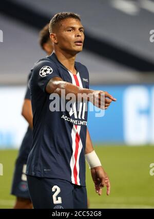 Lissabon, Lissabon, Portugal, 18. August 2020. Thiago SILVA, PSG 2 geste im Halbfinalspiel UEFA Champions League, Finalturnier RB LEIPZIG - PARIS SG 0-3 in der Saison 2019/2020, Fotograf: © Peter Schatz / Alamy Live News / S. Sonntag/ Picture Point/Pool - die UEFA-VORSCHRIFTEN VERBIETEN DIE VERWENDUNG VON FOTOS als BILDSEQUENZEN und/oder QUASI-VIDEO - Nationale und internationale Nachrichtenagenturen OUT redaktionelle Verwendung Stockfoto