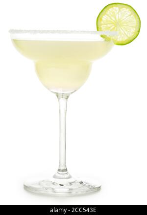 margarita Cocktail garniert mit Salz und Limette isoliert auf weiß Stockfoto