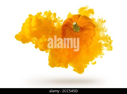 Kürbis in orange Wolke isoliert auf weiß Stockfoto