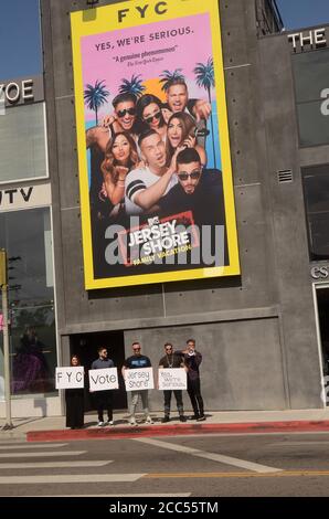 LOS ANGELES - JUN 15: Deena Nicole Cortese, Vinny Guadagnino, Mike die Situation, Ronnie Ortiz-Magro, Pauly D an der Jersey Shore FYC Cast Photo Call an der Melrose Avenue am 15. Juni 2018 in West Hollywood, CA Stockfoto